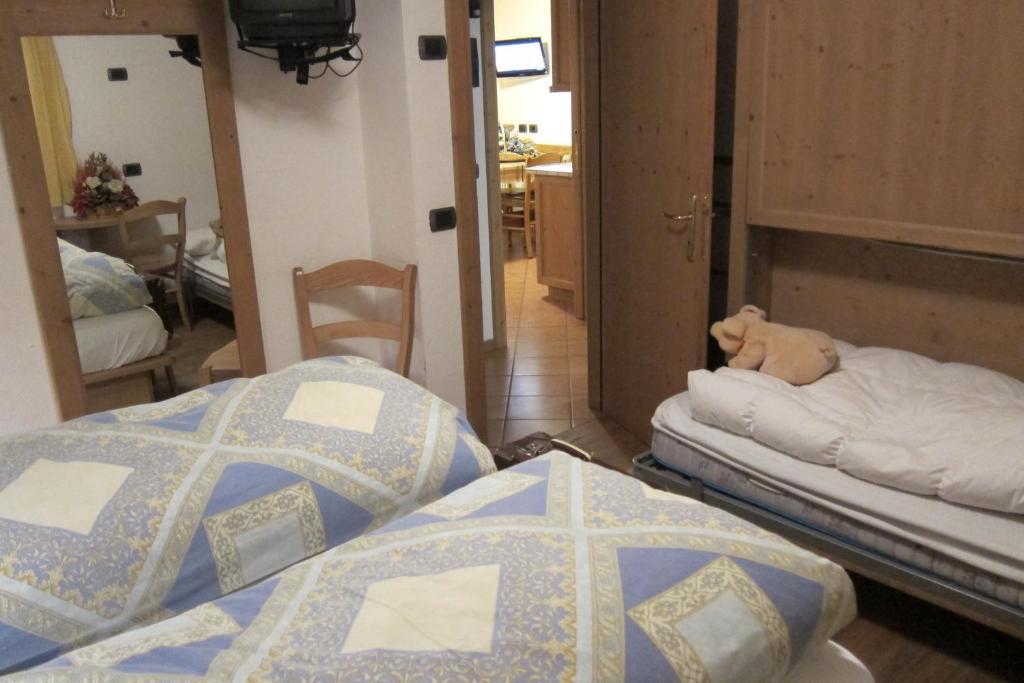 Chalet Del Sole Per Gruppi Livigno Habitación foto