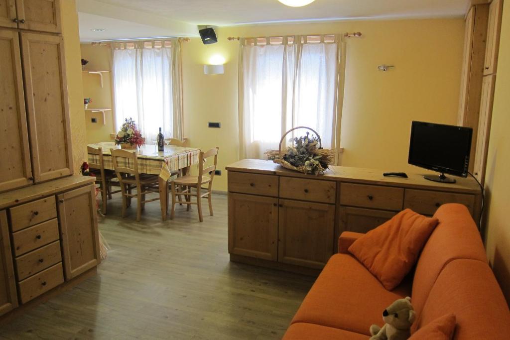Chalet Del Sole Per Gruppi Livigno Habitación foto