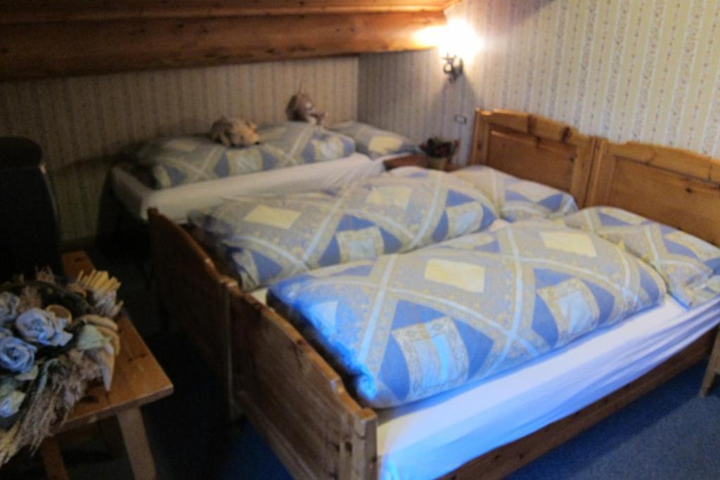 Chalet Del Sole Per Gruppi Livigno Habitación foto