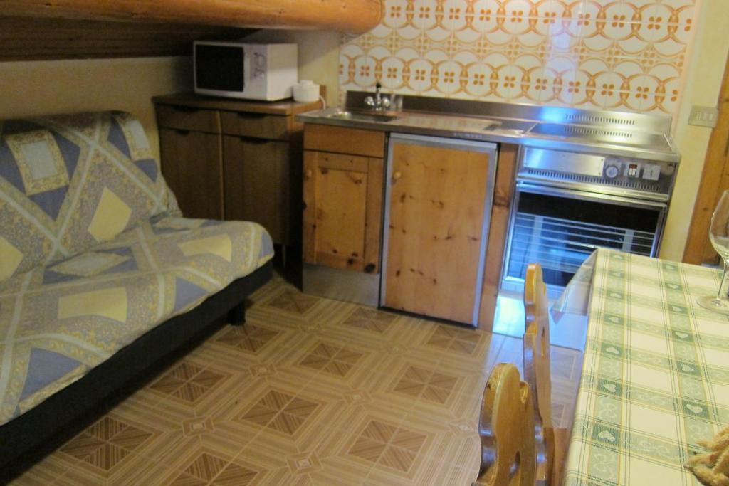 Chalet Del Sole Per Gruppi Livigno Habitación foto