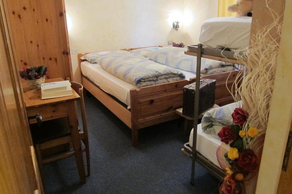 Chalet Del Sole Per Gruppi Livigno Habitación foto
