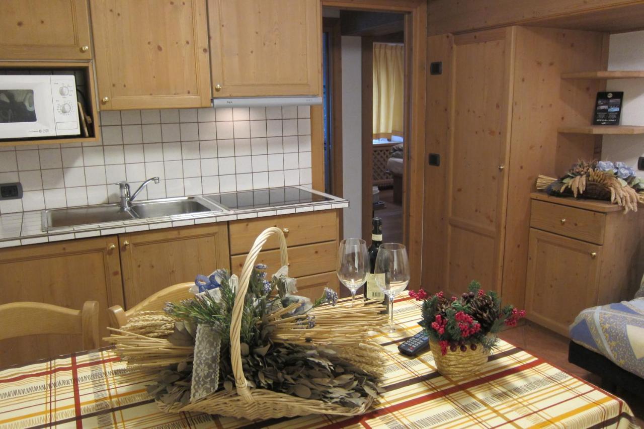 Chalet Del Sole Per Gruppi Livigno Habitación foto